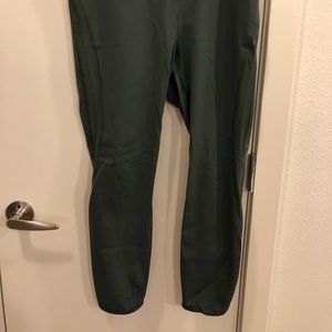 Lululemon athletica scallop hem capri length